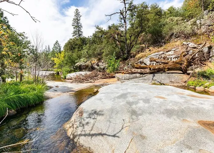 Ponderosa Creekside Retreat